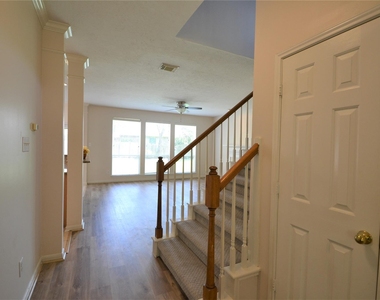 5007 Bellmead Drive - Photo Thumbnail 9
