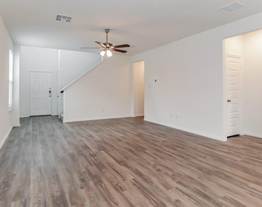 16750 Rover Lane - Photo Thumbnail 3