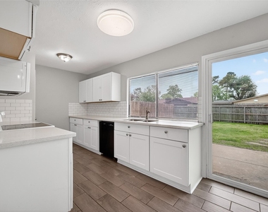 14034 Lourdes Drive - Photo Thumbnail 12