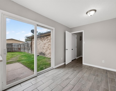 14034 Lourdes Drive - Photo Thumbnail 10