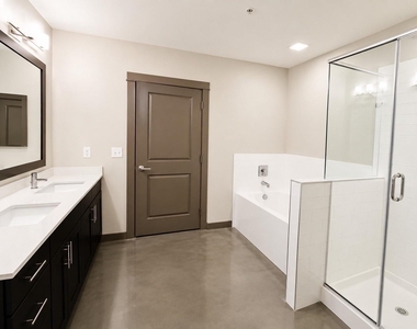 1111 N Durham Drive - Photo Thumbnail 8