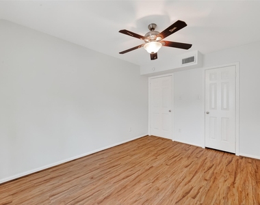 500 N Post Oak Lane - Photo Thumbnail 25