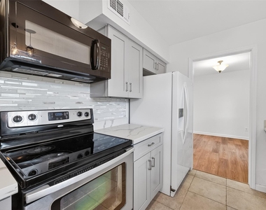 500 N Post Oak Lane - Photo Thumbnail 15