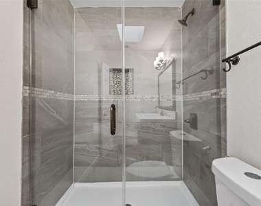 500 N Post Oak Lane - Photo Thumbnail 36