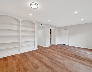 500 N Post Oak Lane - Photo Thumbnail 20