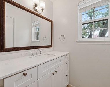 500 N Post Oak Lane - Photo Thumbnail 38