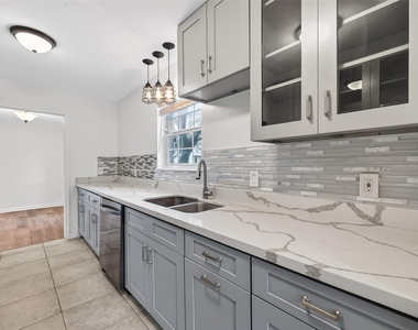 500 N Post Oak Lane - Photo Thumbnail 16