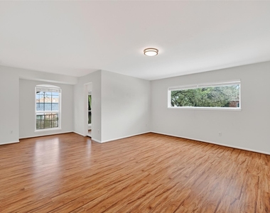 500 N Post Oak Lane - Photo Thumbnail 29
