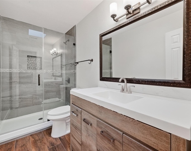 500 N Post Oak Lane - Photo Thumbnail 35