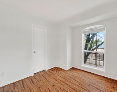 500 N Post Oak Lane - Photo Thumbnail 32