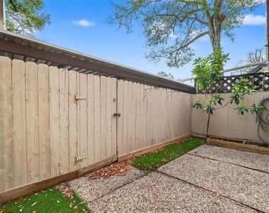 500 N Post Oak Lane - Photo Thumbnail 46
