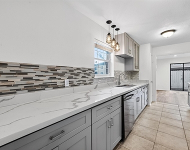 500 N Post Oak Lane - Photo Thumbnail 10
