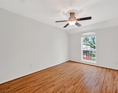 500 N Post Oak Lane - Photo Thumbnail 24