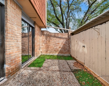 500 N Post Oak Lane - Photo Thumbnail 45