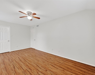 500 N Post Oak Lane - Photo Thumbnail 27