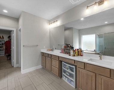 1569 Sunrise Gables Drive - Photo Thumbnail 18