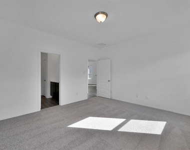 16564 Moss Lane - Photo Thumbnail 13