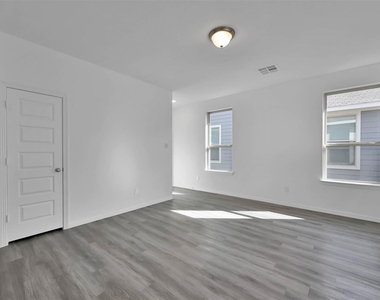 16564 Moss Lane - Photo Thumbnail 5