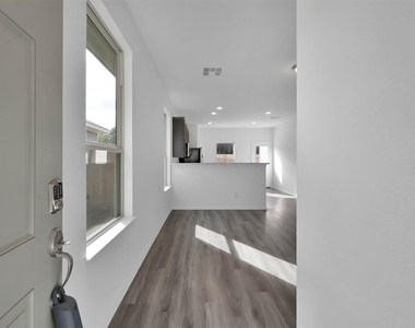 16564 Moss Lane - Photo Thumbnail 2