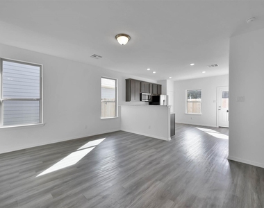 16564 Moss Lane - Photo Thumbnail 6