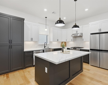 714 W Donovan Street - Photo Thumbnail 5