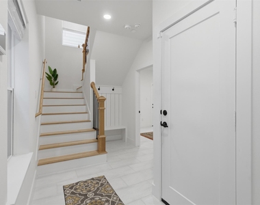 714 W Donovan Street - Photo Thumbnail 28