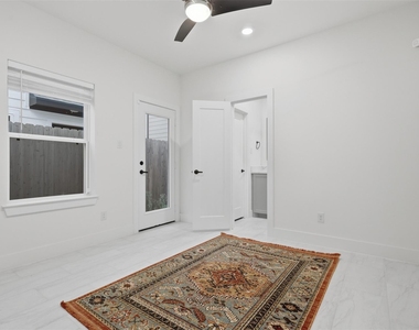714 W Donovan Street - Photo Thumbnail 16