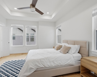 714 W Donovan Street - Photo Thumbnail 8