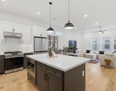 714 W Donovan Street - Photo Thumbnail 4
