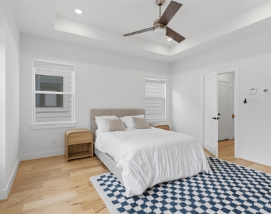 714 W Donovan Street - Photo Thumbnail 9