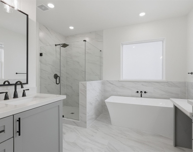 714 W Donovan Street - Photo Thumbnail 10
