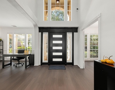 14910 Lake Woodbridge Court - Photo Thumbnail 9