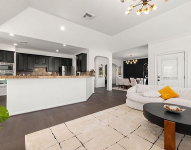 14910 Lake Woodbridge Court - Photo Thumbnail 13