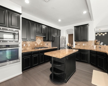 14910 Lake Woodbridge Court - Photo Thumbnail 17