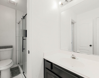 14910 Lake Woodbridge Court - Photo Thumbnail 41