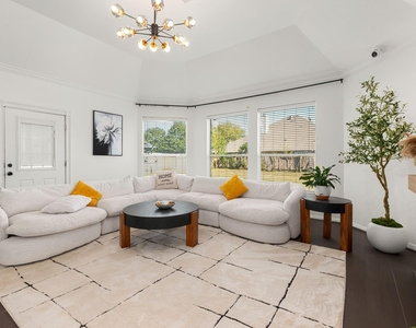 14910 Lake Woodbridge Court - Photo Thumbnail 8