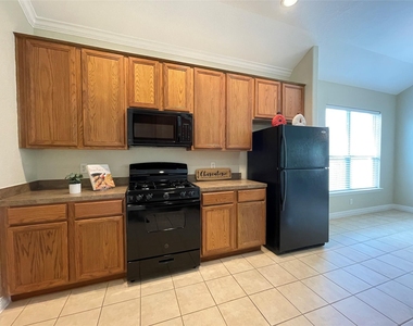 5811 Ranch Riata Court - Photo Thumbnail 10