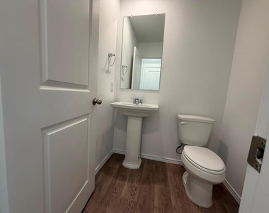 6003 Pineapple Street - Photo Thumbnail 4