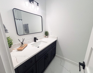1031 Exotic Pine Street - Photo Thumbnail 10