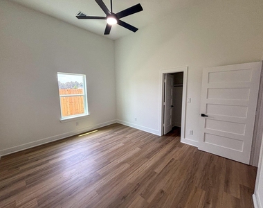 1031 Exotic Pine Street - Photo Thumbnail 5
