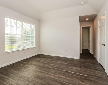 5623 Latta Plantation Lane - Photo Thumbnail 8