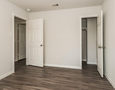 5623 Latta Plantation Lane - Photo Thumbnail 11