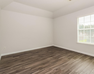 5623 Latta Plantation Lane - Photo Thumbnail 7