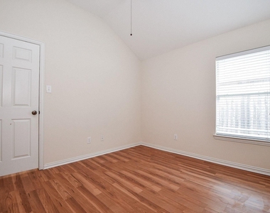 18006 Willow Cliff Lane - Photo Thumbnail 21