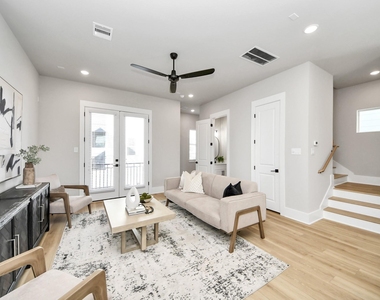1102 Mansfield Street - Photo Thumbnail 15