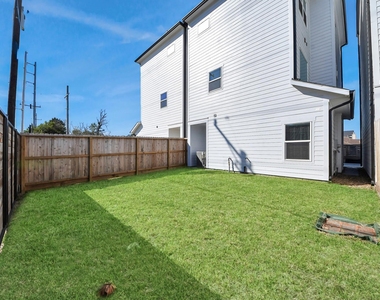 1102 Mansfield Street - Photo Thumbnail 34