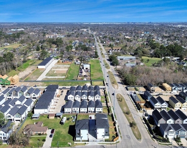 1102 Mansfield Street - Photo Thumbnail 41