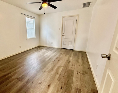 173 11th Street - Photo Thumbnail 13