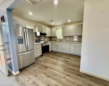 173 11th Street - Photo Thumbnail 8