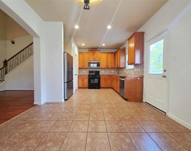 6038 Starbrook Creek Drive - Photo Thumbnail 8